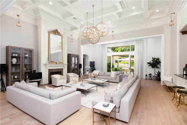 935 W Foothill Boulevard, Arcadia, CA 91006