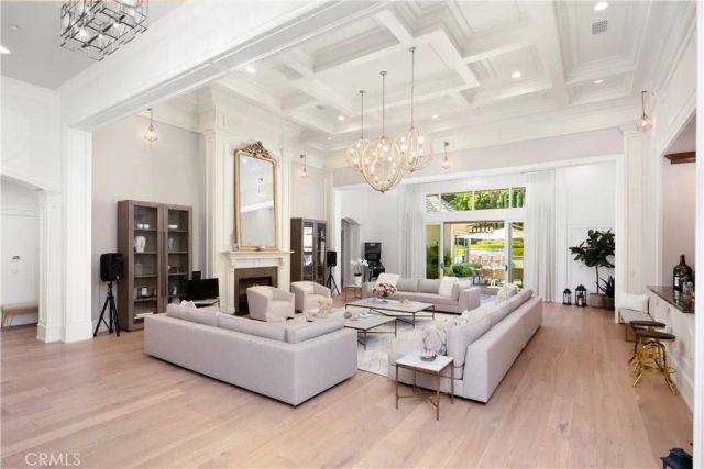 935 W Foothill Boulevard, Arcadia, CA 91006