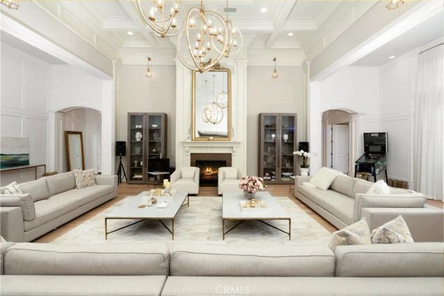 935 W Foothill Boulevard, Arcadia, CA 91006