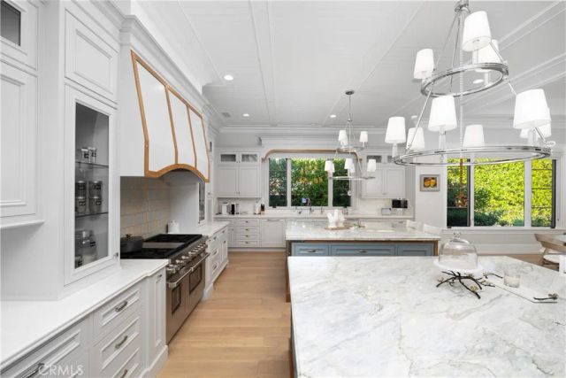 935 W Foothill Boulevard, Arcadia, CA 91006