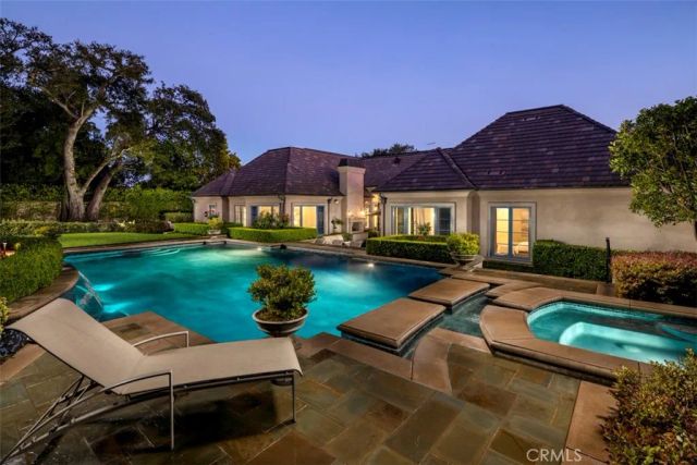 935 W Foothill Boulevard, Arcadia, CA 91006