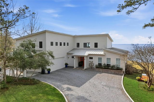 318 Little Dove, Livingston, TX 77351