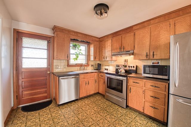 102 Alandale Ave, Brockton, MA 02301