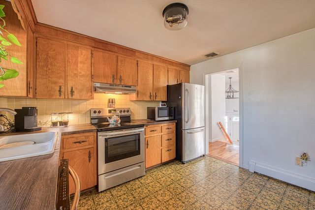 102 Alandale Ave, Brockton, MA 02301