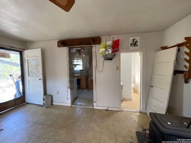 890 County Road 246, Hondo, TX 78861