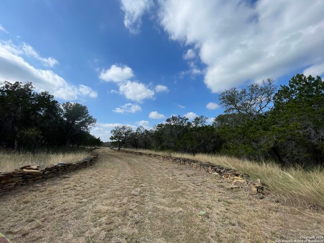 890 County Road 246, Hondo, TX 78861