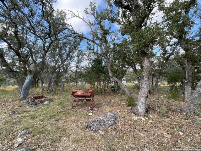 890 County Road 246, Hondo, TX 78861