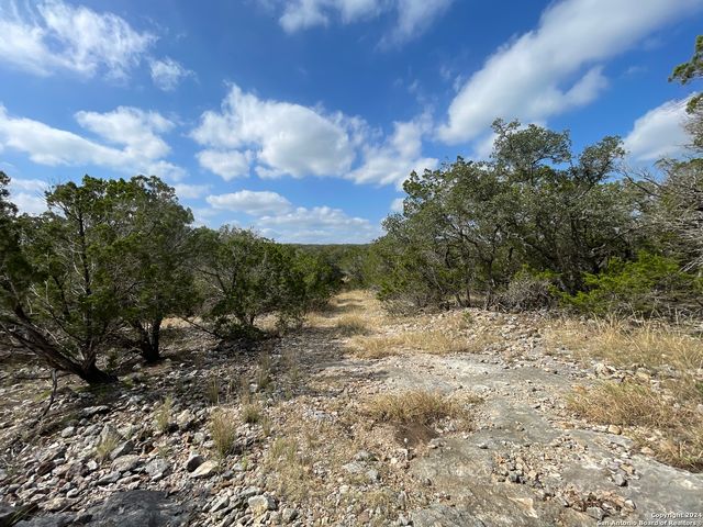 890 County Road 246, Hondo, TX 78861