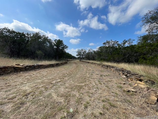 890 County Road 246, Hondo, TX 78861