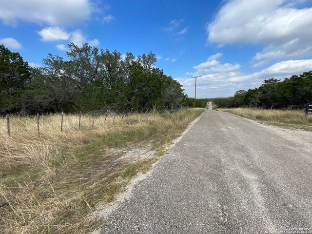 890 County Road 246, Hondo, TX 78861