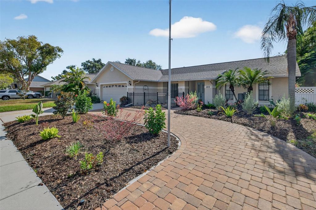 1609 SHADY LEAF DRIVE, Valrico, FL 33596