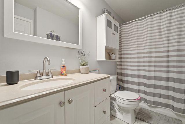 427 Nantucket Road, Valparaiso, IN 46385