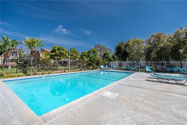 17082 Pacific Coast 205, Huntington Beach, CA 92649