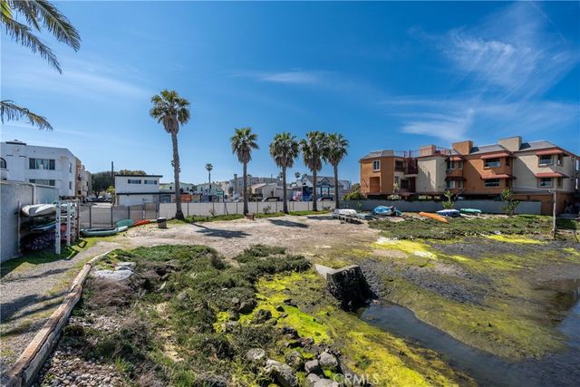 17082 Pacific Coast 205, Huntington Beach, CA 92649