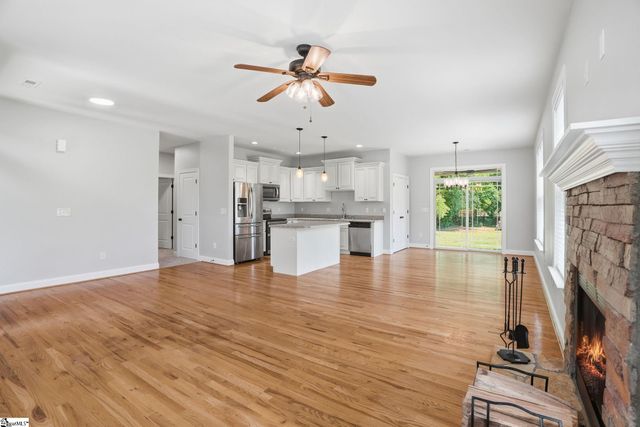 44 Crossland Way, Greer, SC 29651