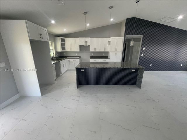 8050 Salem Circle, La Belle, FL 33935