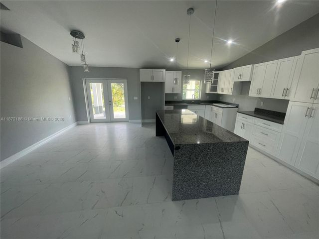 8050 Salem Circle, La Belle, FL 33935