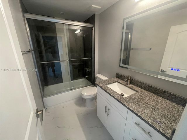 8050 Salem Circle, La Belle, FL 33935