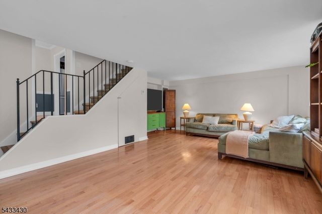 30 Laurel Dr, Wayne Twp., NJ 07470