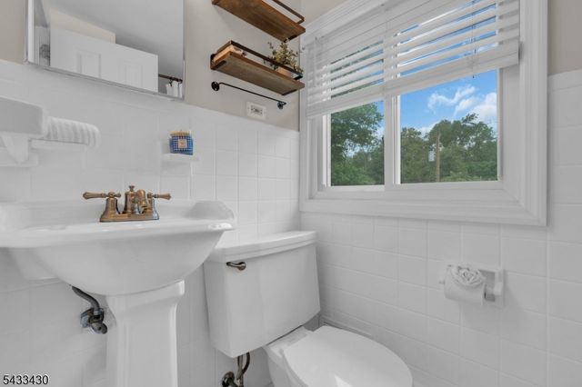 30 Laurel Dr, Wayne Twp., NJ 07470