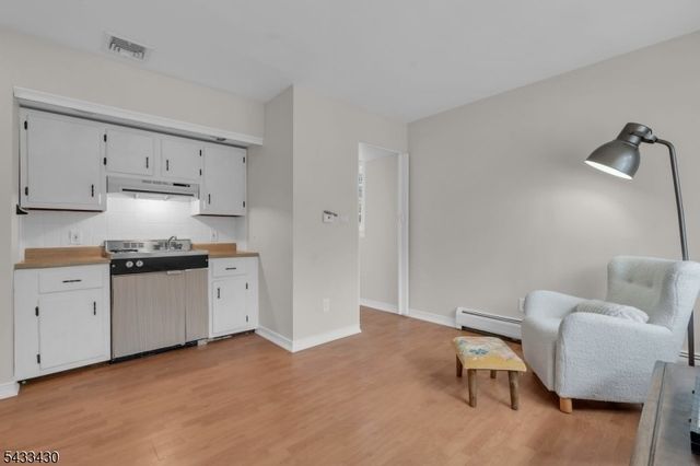 30 Laurel Dr, Wayne Twp., NJ 07470