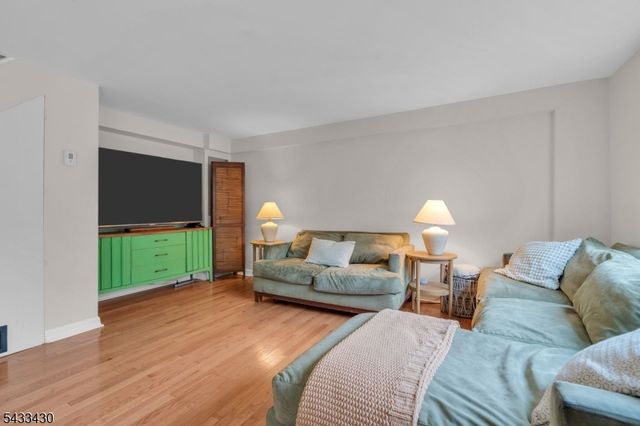 30 Laurel Dr, Wayne Twp., NJ 07470
