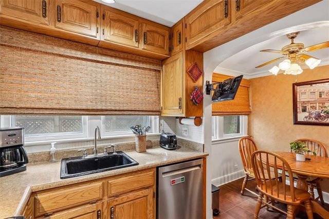 6045 N Waterbury Road, Des Moines, IA 50312