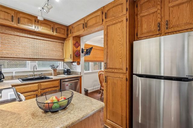 6045 N Waterbury Road, Des Moines, IA 50312