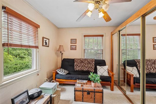 6045 N Waterbury Road, Des Moines, IA 50312