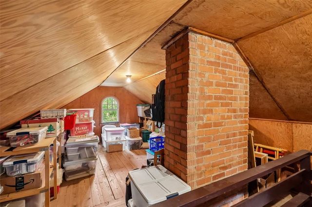 6045 N Waterbury Road, Des Moines, IA 50312