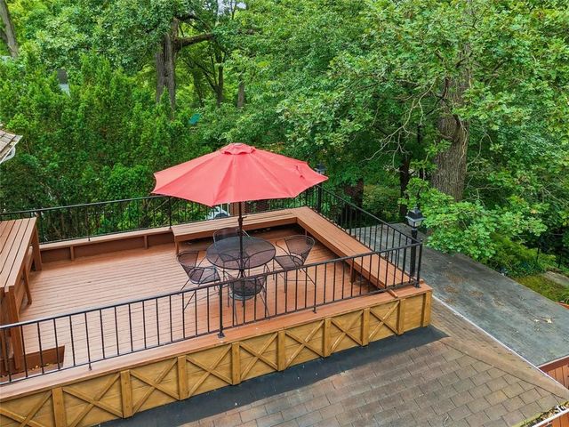 6045 N Waterbury Road, Des Moines, IA 50312