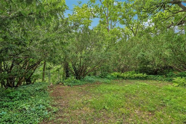 6045 N Waterbury Road, Des Moines, IA 50312