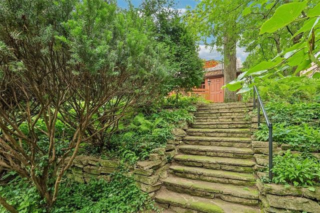6045 N Waterbury Road, Des Moines, IA 50312