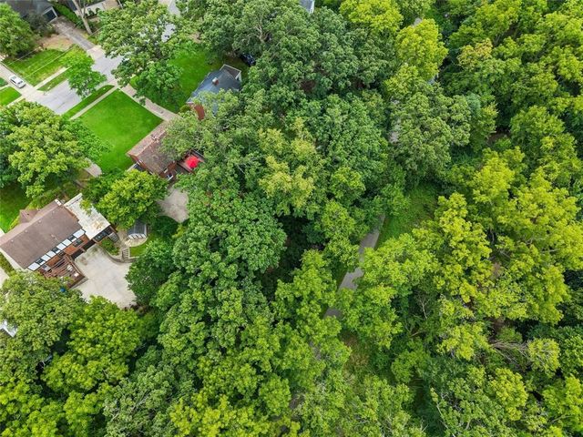 6045 N Waterbury Road, Des Moines, IA 50312