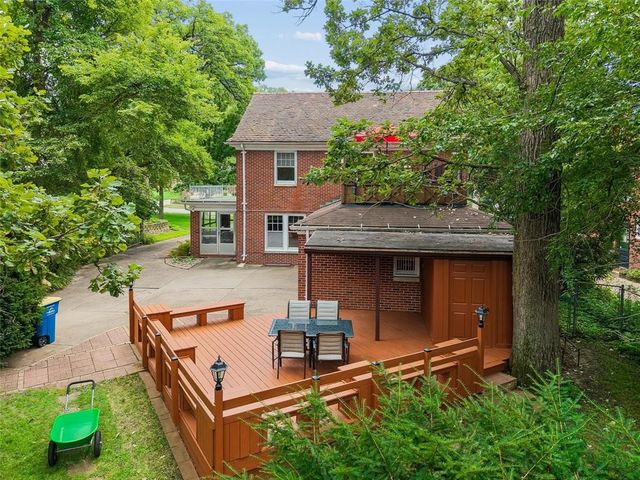 6045 N Waterbury Road, Des Moines, IA 50312