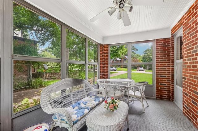 6045 N Waterbury Road, Des Moines, IA 50312