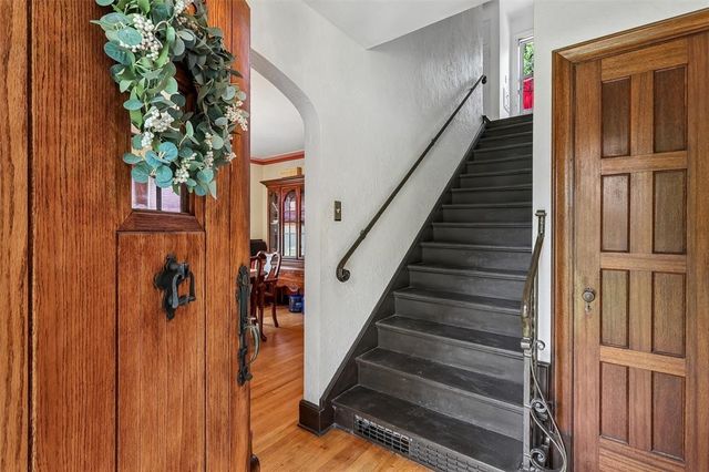 6045 N Waterbury Road, Des Moines, IA 50312