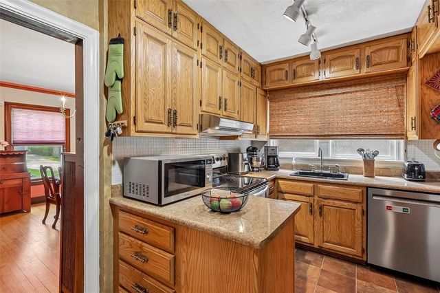 6045 N Waterbury Road, Des Moines, IA 50312