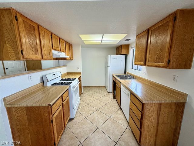 525 Close Avenue, Henderson, NV 89011