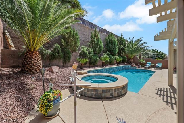 1616 Wellington Springs Avenue, Henderson, NV 89052