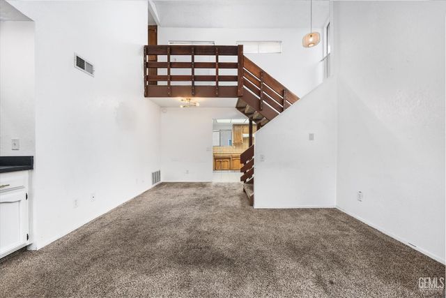 5551 Midsummer Drive E, Bakersfield, CA 93308