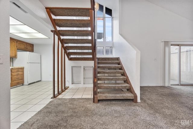 5551 Midsummer Drive E, Bakersfield, CA 93308