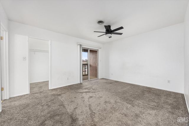 5551 Midsummer Drive E, Bakersfield, CA 93308