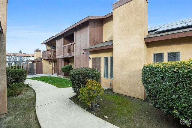 5551 Midsummer Drive E, Bakersfield, CA 93308