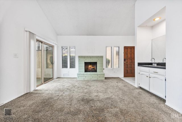 5551 Midsummer Drive E, Bakersfield, CA 93308