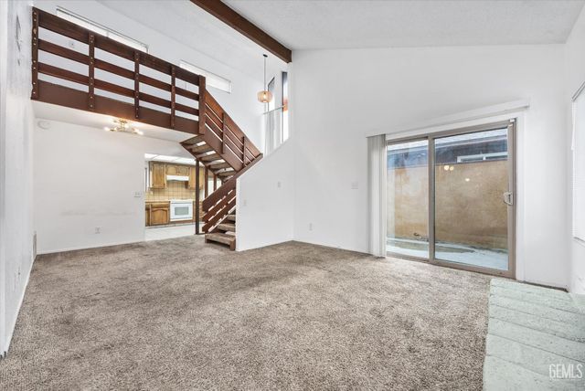 5551 Midsummer Drive E, Bakersfield, CA 93308