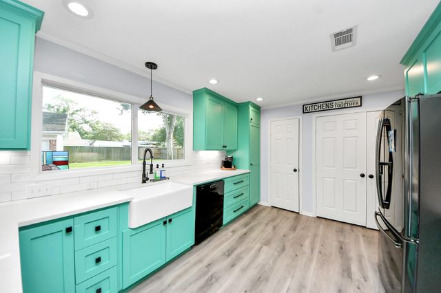 205 Cedar Lane, El Lago, TX 77586