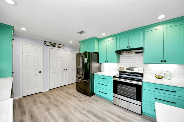 205 Cedar Lane, El Lago, TX 77586