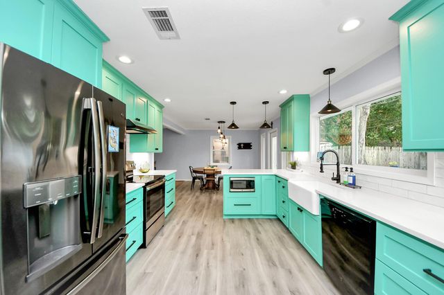 205 Cedar Lane, El Lago, TX 77586