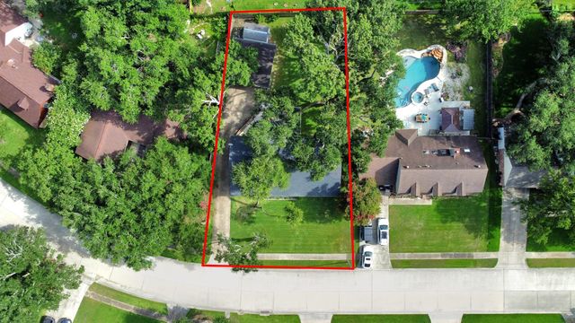 205 Cedar Lane, El Lago, TX 77586